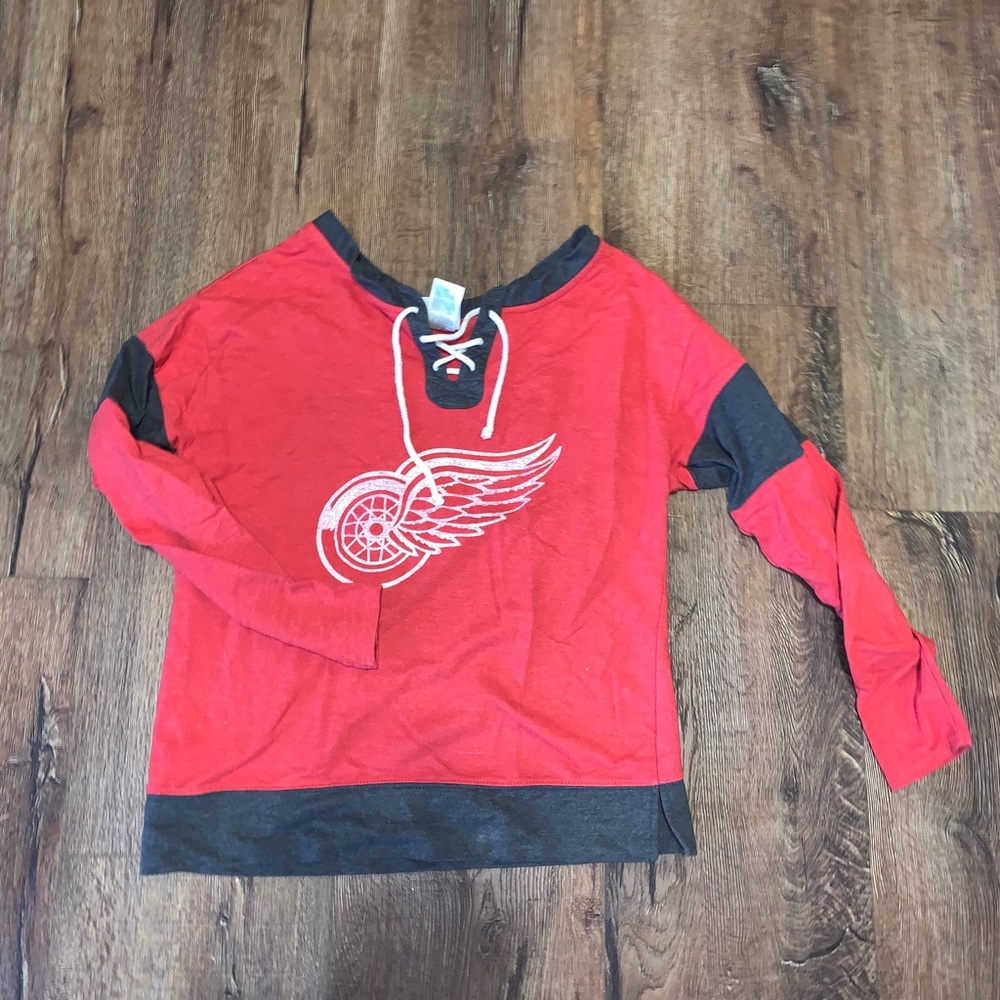 Red wings top